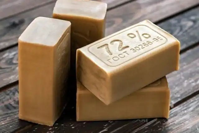 Для приготовления мыльного раствора лучше использовать простое хозяйственное мыло