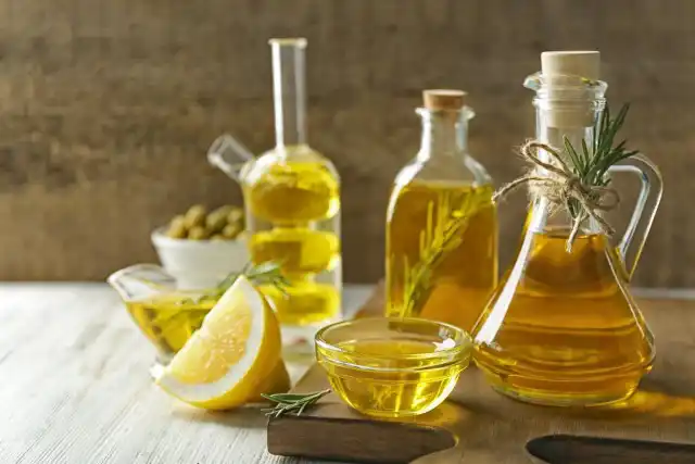 Для розмаринового масла лучше брать подсушенные листики растения