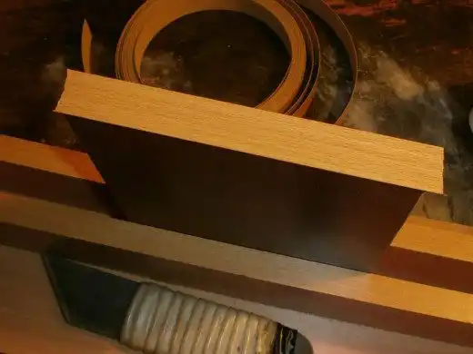 Кусочки ДСП оклеиваем кромкой