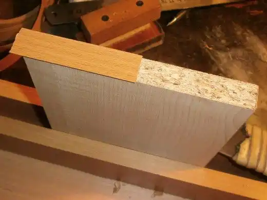 Фрагменты составляющие основу оклеиваем до середины