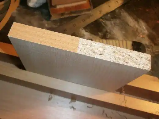 Обрезаем излишки кромки