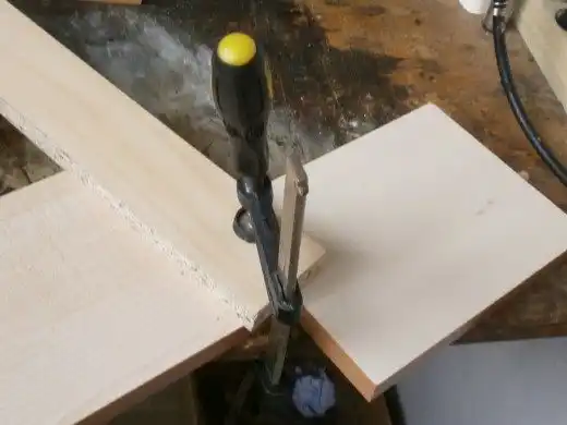 Также соединяем две другие части основы