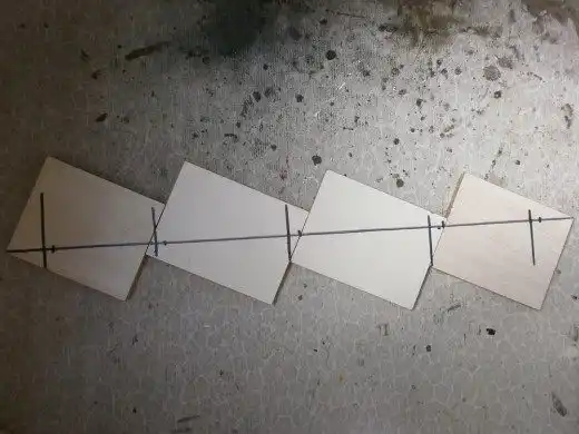 Размечаем основу будущей полочки для цветов