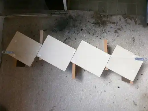 Теперь приворачиваем навесы, стираем разметку и заклеиваем головки евровинтов