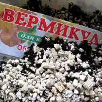 В качестве субстрата можно использовать, что-то рыхлое, например, вермикулит