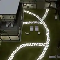 Дорожка из светящихся камней