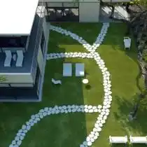 Дорожка из светящихся камней