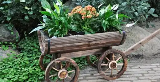 Садова архітектура з дерева