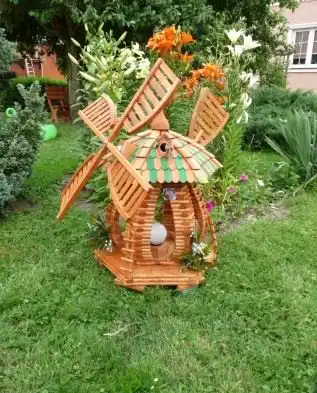 мельница с подсветкой внутри