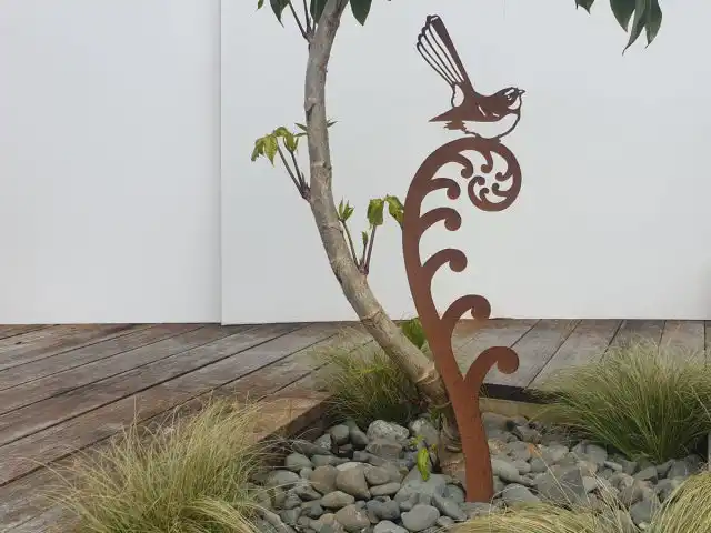 Благодаря отличной плавкости и резкости, материал позволяет создавать самые сложные формы