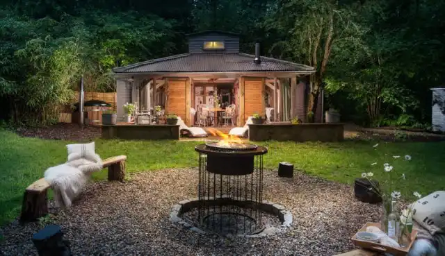 Не Вы работаете на сад, а рукотворное пространство вокруг работает на Вас.