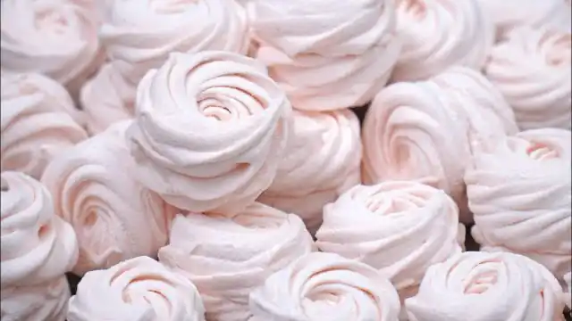 В XIX веке французы превращали сок алтея в зефир.