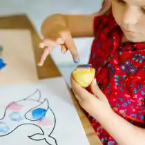 Используйте одну или две картофелины, оставшиеся от посадок, для изготовления картофельных штампов