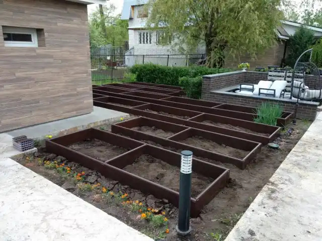 Короба-грядки из ПВХ отлично впишутся в ваш ландшафтный план