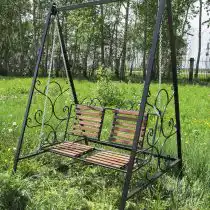 Подвесная скамейка-качели на цепях