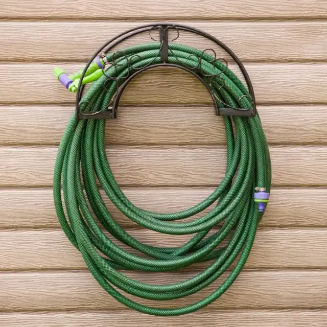 Настенный держатель для шланга