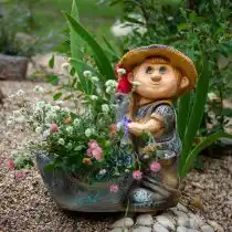 Кашпо в виде ребёнка с гусем