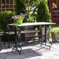 Обеденный стол на кованых ножках