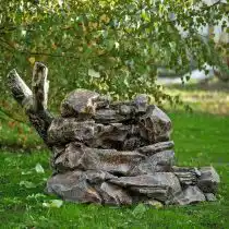 Фонтан в виде камней