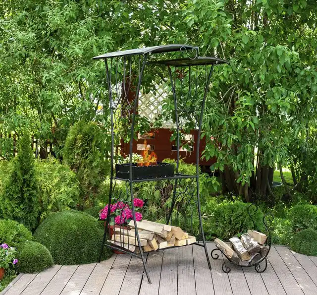 Кованый мангал с крышей