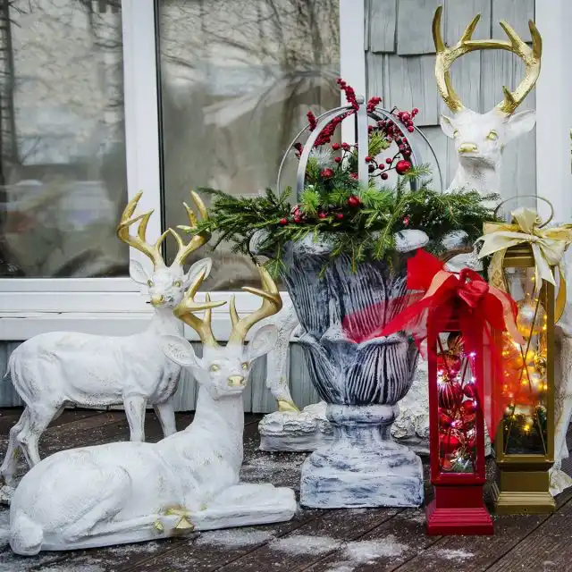 Яркий вазон станет акцентом оформления