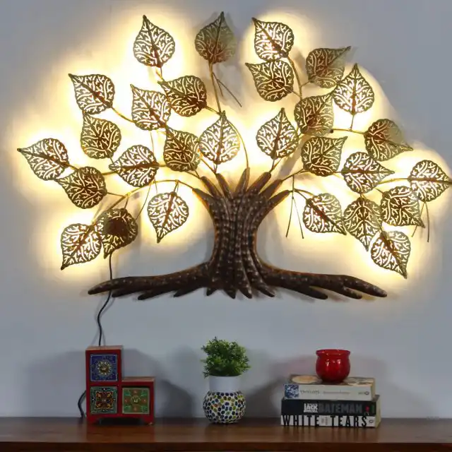Настенное украшение в виде дерева с подсветкой не останется незамеченным