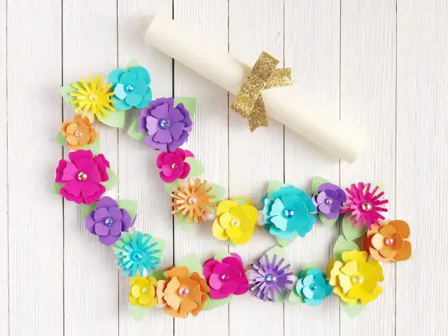 Гавайские леи можно сделать самим - а уж как этим увлекутся дети!