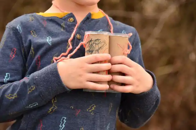 Бинокль из втулки можно использовать для познавательных игр с детьми