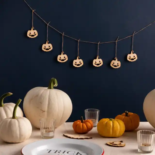Гирлянда из деревянных тыкв к Хэллоуину
