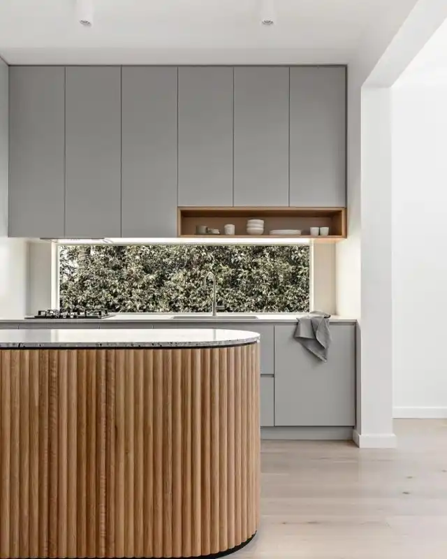 «Зеленая стена» в качестве кухонного фартука