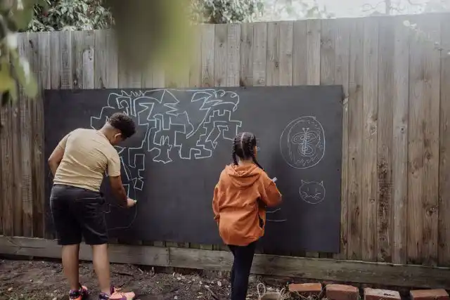 Уникальный дизайн от маленьких дизайнеров, а главное без ущерба для обоев