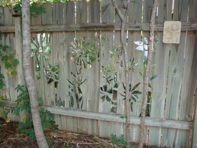 Разбитое зеркало это не к беде, а к дизайнерскому забору