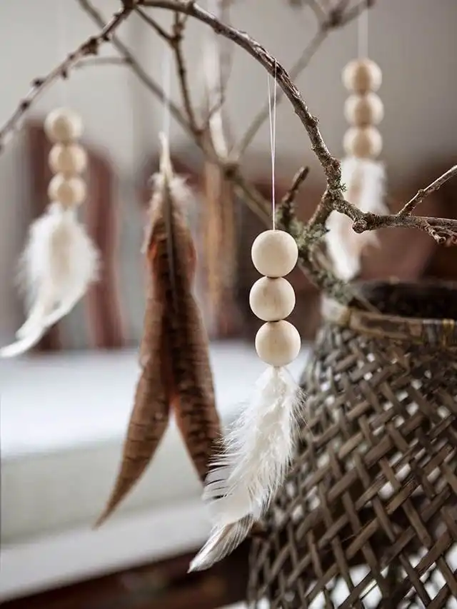 Букет из веток с перьями