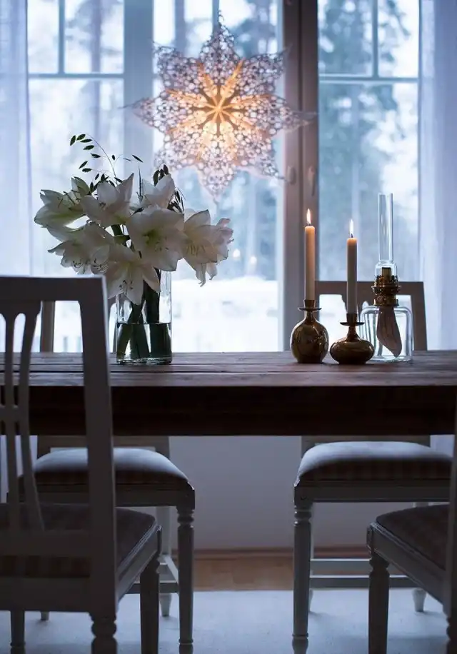 Украшение окна — и для вас, и для прохожих