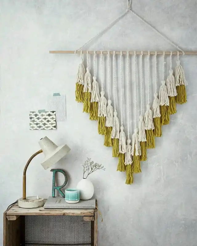 Панно с кисточками