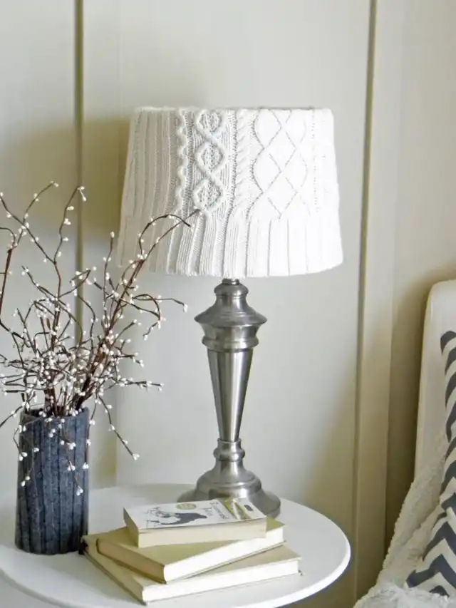 Настольная лампа с вязаным декором