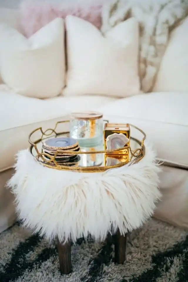 Меховый столик