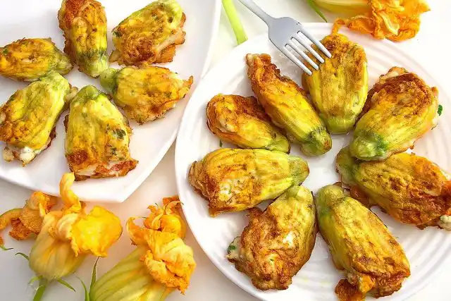 Цветки кабачка тоже съедобны.