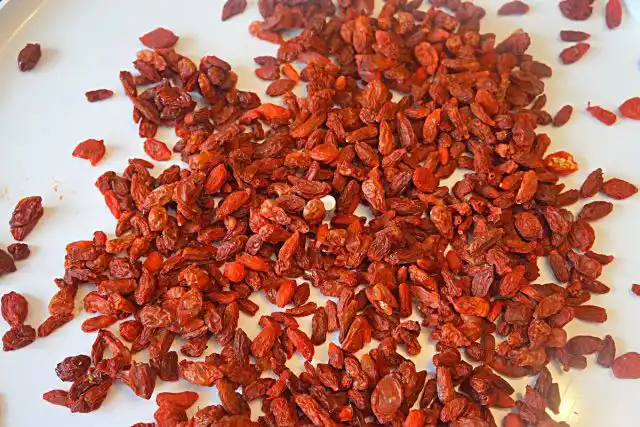 В сушеном виде ягодки годжи выходят размером с крупный изюм