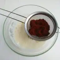 Просеиваем чагу, добавляем к другим ингредиентам