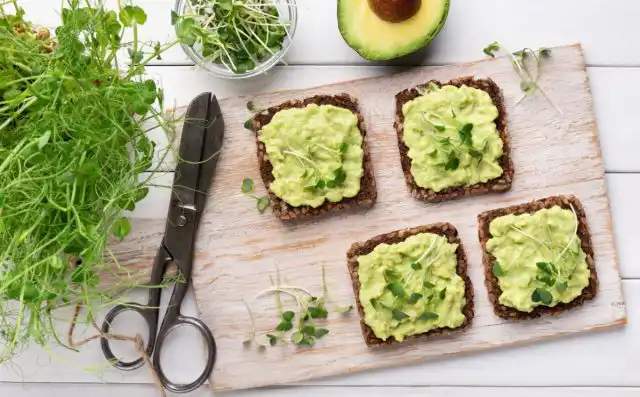 Концентрация витаминов, минералов и полезных веществ в микрозелени в несколько десятков раз превышает эти же показатели взрослых растений