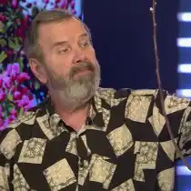 Проводим обрезку над внешней почкой верхней боковой ветви на 1/3