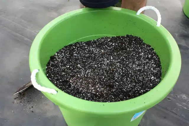 Смесь грунта и перлита