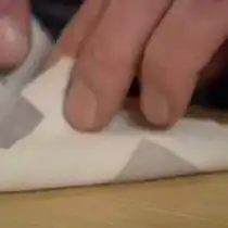 Заворачиваем тряпочку с семенами