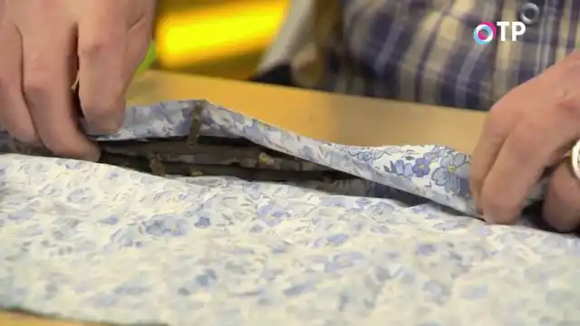 Плотно заворачиваем черенки в ткань