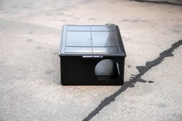 Если мышеловки и ловушки не помогают уменьшить популяцию грызунов, можно использовать токсичные приманки. Однако, яд для грызунов в теплице следует использовать только после тщательного обдумывания