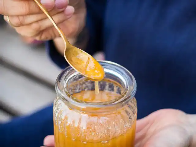 Сверчков привлекает патока или мед