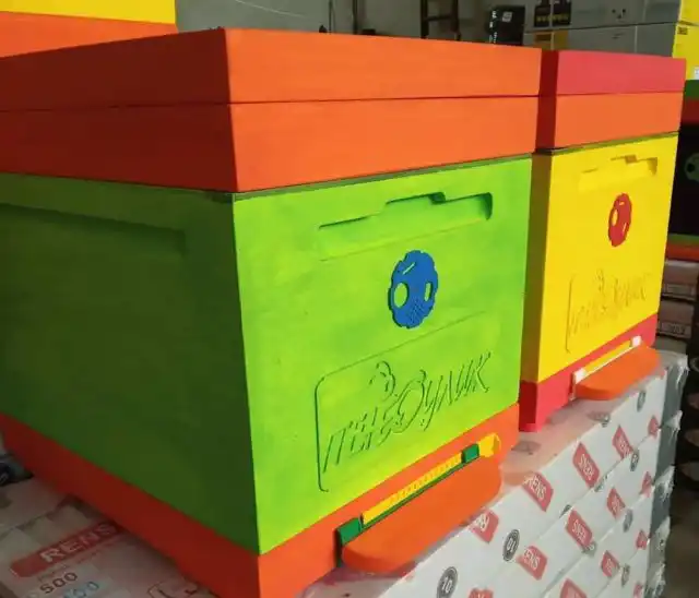 Вот такие красивые домики для пчёл из пенополистирола