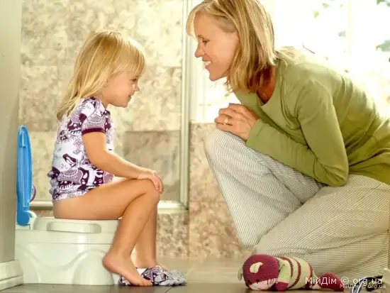 Коли починати привчати дитину до горщика?